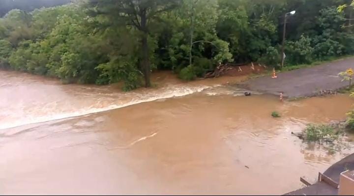 Fuertes lluvias movilizaron a policias y bomberos en distintos puntos de Misiones 1 - 1