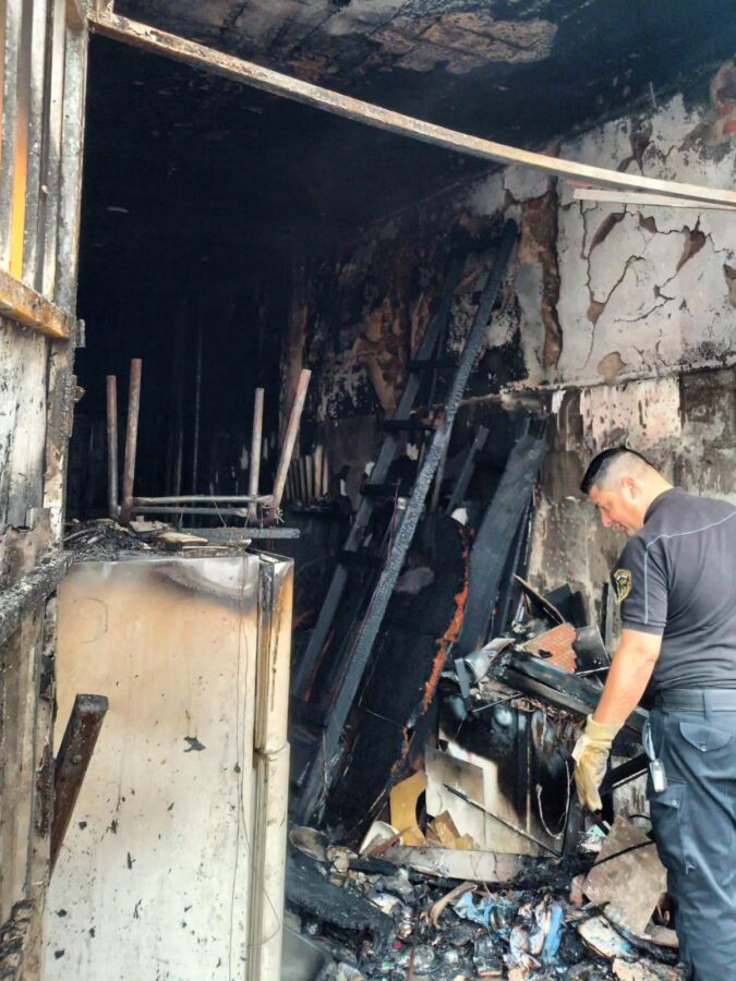 Incendio en un edificio de Posadas: demoraron al hombre que vivía en el garaje donde se habría iniciado el fuego 3 6 - Incendio en un edificio de Posadas demoraron al hombre que vivia en el garaje donde se habria iniciado el fuego 3 - 5