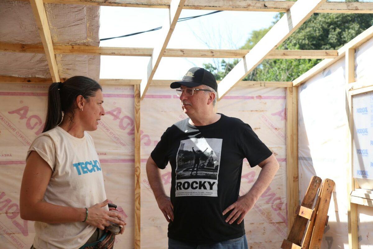 Junto a Passalacqua, TECHO movilizó a más de 90 voluntarios para construir diez viviendas en Posadas 1 2 - Junto a Passalacqua TECHO movilizo a mas de 90 voluntarios para construir diez viviendas en Posadas 4 - 1