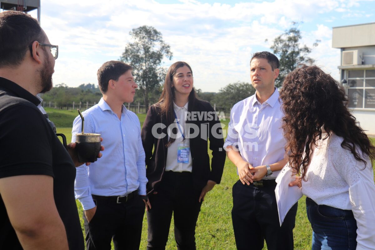 Mas de 300 estudiantes participaron de una jornada sobre industria y tecnologia en Posadas 1 - 1