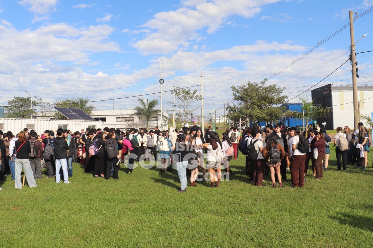 Mas de 300 estudiantes participaron de una jornada sobre industria y tecnologia en Posadas 7 - 5