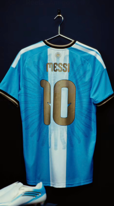 Messi presento la camiseta especial que usara en su despedida de la Seleccion argentina - 1