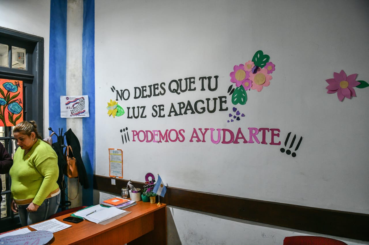 Misiones reforzó la atención de la Línea 137 con asistencia profesional durante las 24 horas para casos de violencia 1 2 - Misiones reforzo la atencion de la Linea 137 con asistencia profesional durante las 24 horas para casos de violencia 2 - 1