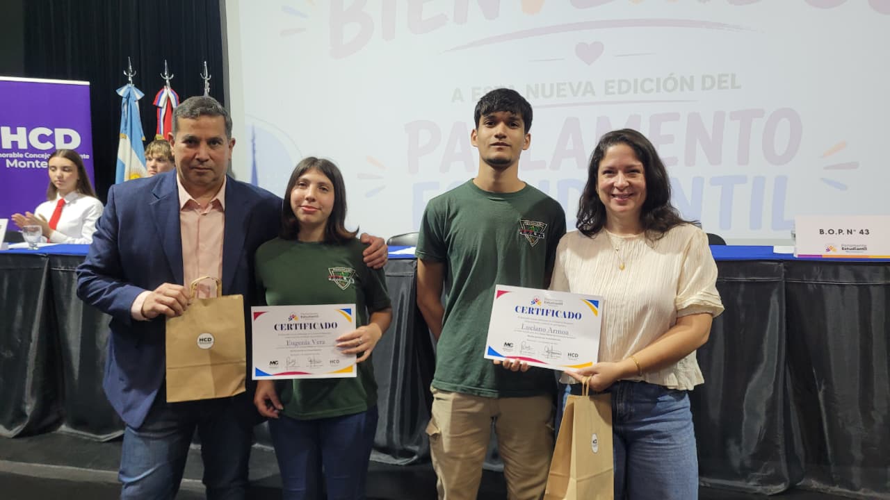 Montecarlo fortaleció la participación juvenil con una nueva edición del Parlamento Estudiantil 2 4 - Montecarlo fortalecio la participacion juvenil con una nueva edicion del Parlamento Estudiantil 4 - 3