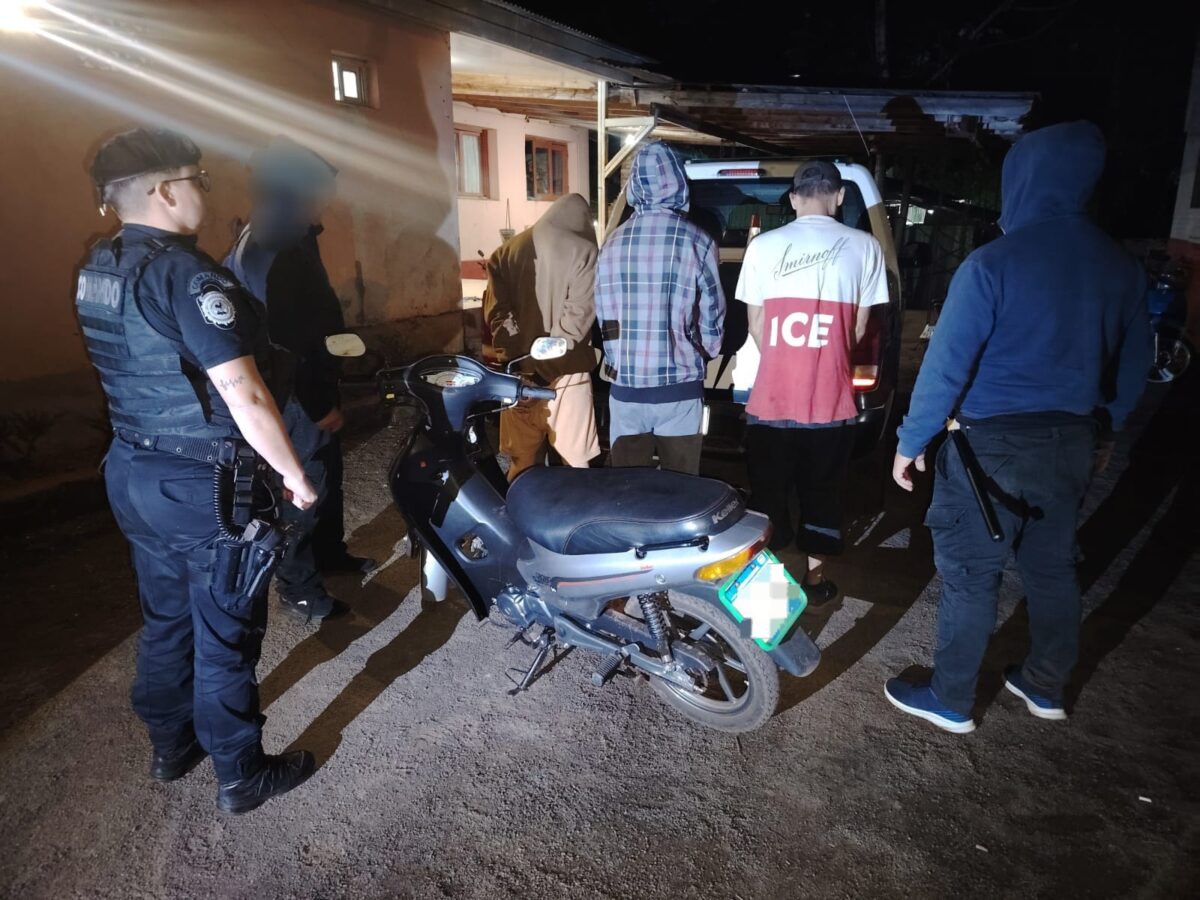 Operativos policiales en cuatro localidades dejaron 15 detenidos y una motocicleta recuperada 1 2 - Operativos policiales en cuatro localidades dejaron 15 detenidos y una motocicleta recuperada 2 - 1