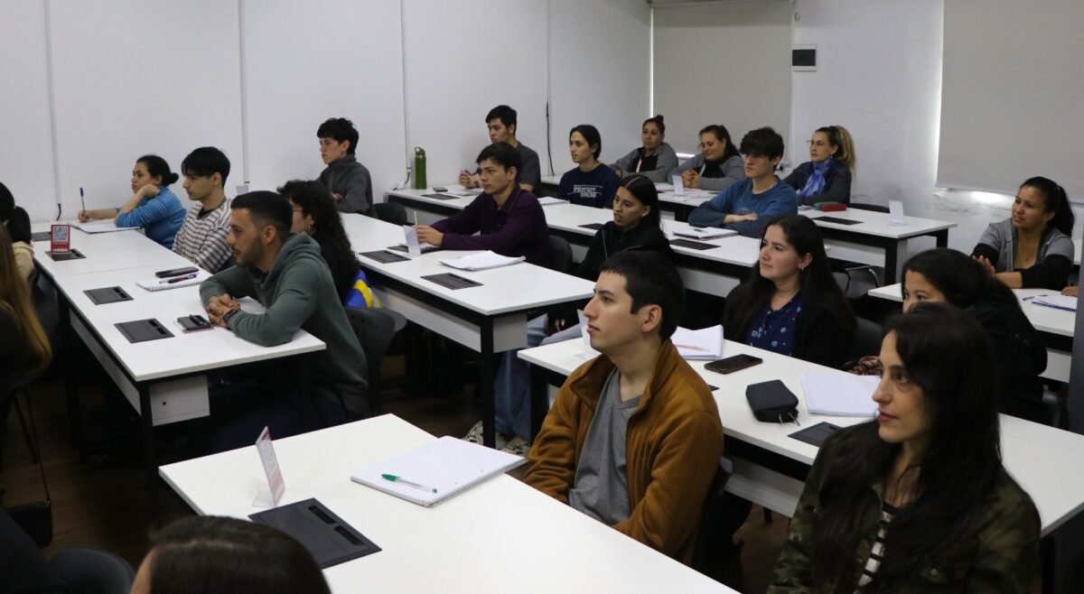Posadas fortalece la inserción laboral con capacitaciones en atención al cliente, ventas y contabilidad 1 2 - Posadas fortalece la insercion laboral con capacitaciones en atencion al cliente ventas y contabilidad 2 - 1