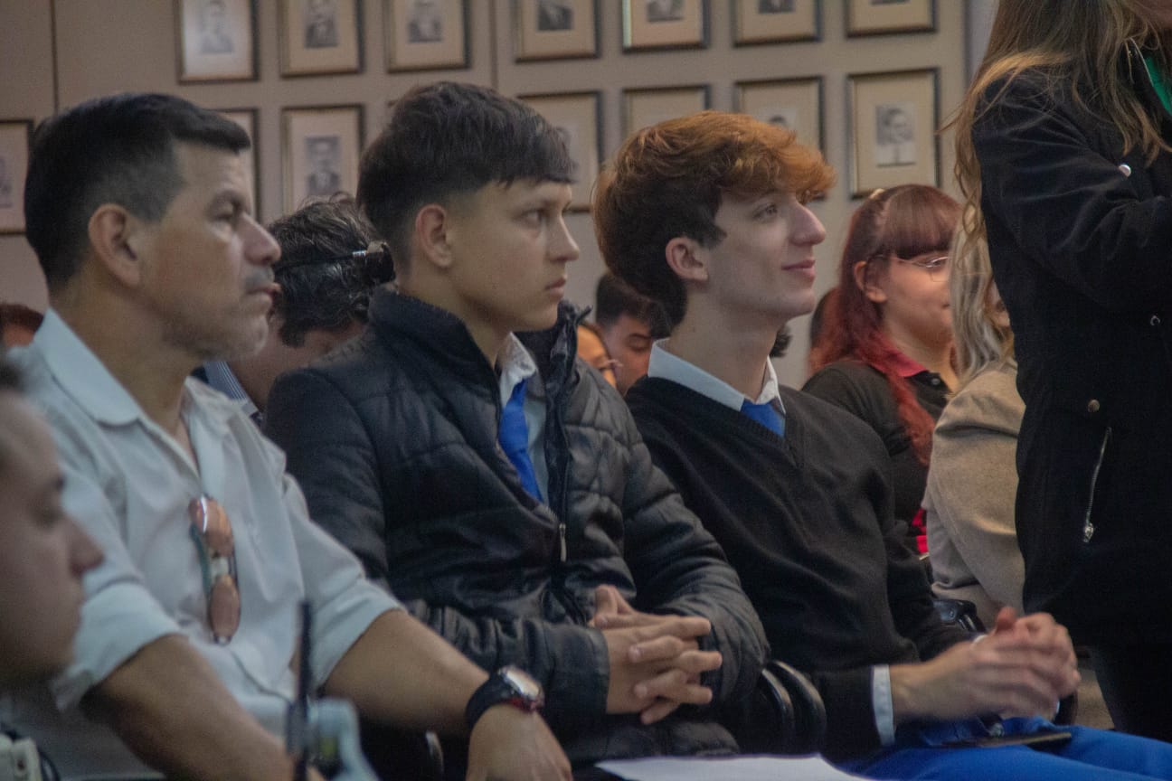 Posadas premio a los colegios ganadores de Por los Jovenes Todo antes de la Estudiantina 2026 3 - 1