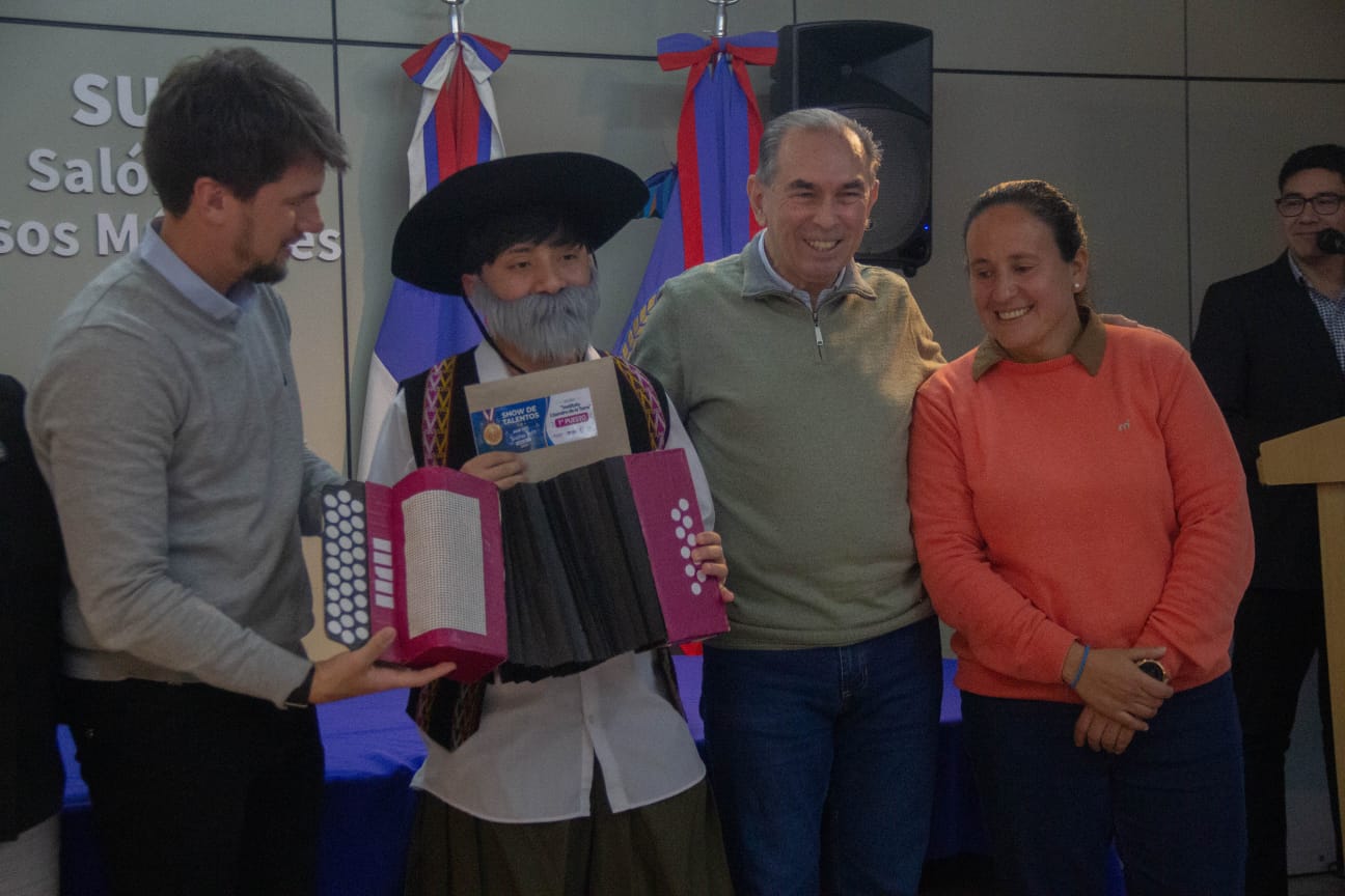 Posadas premio a los colegios ganadores de Por los Jovenes Todo antes de la Estudiantina 2026 4 - 5