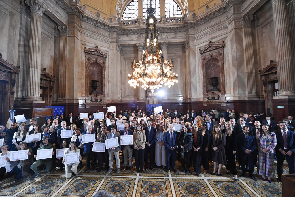 Una referente del turismo misionero fue distinguida en el Senado por su aporte a Valle Encantado 2 4 - Senado Satur reconocimiento 2 - 3