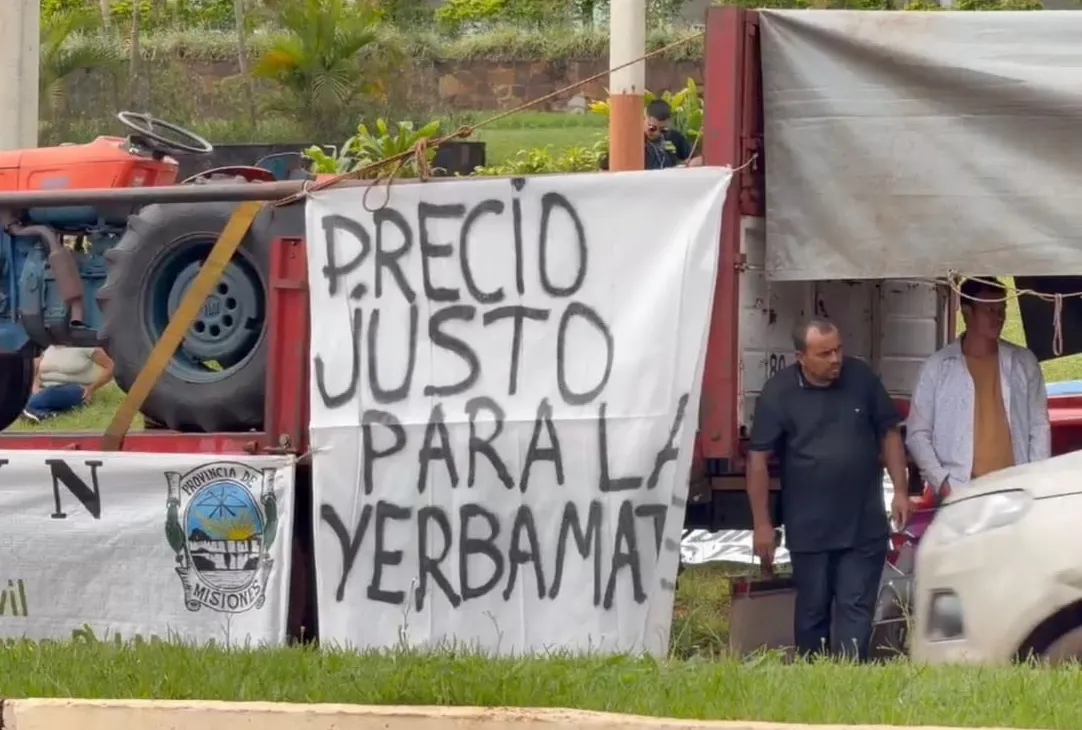 Te dimos nuestro voto nos dejaste solos fuertes reclamos de productores a Milei en su llegada a Iguazu 2 - 3