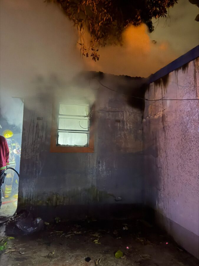 Un hombre murió durante el incendio de su vivienda en Posadas 1 2 - Un hombre murio durante el incendio de su vivienda en Posadas 1 - 1