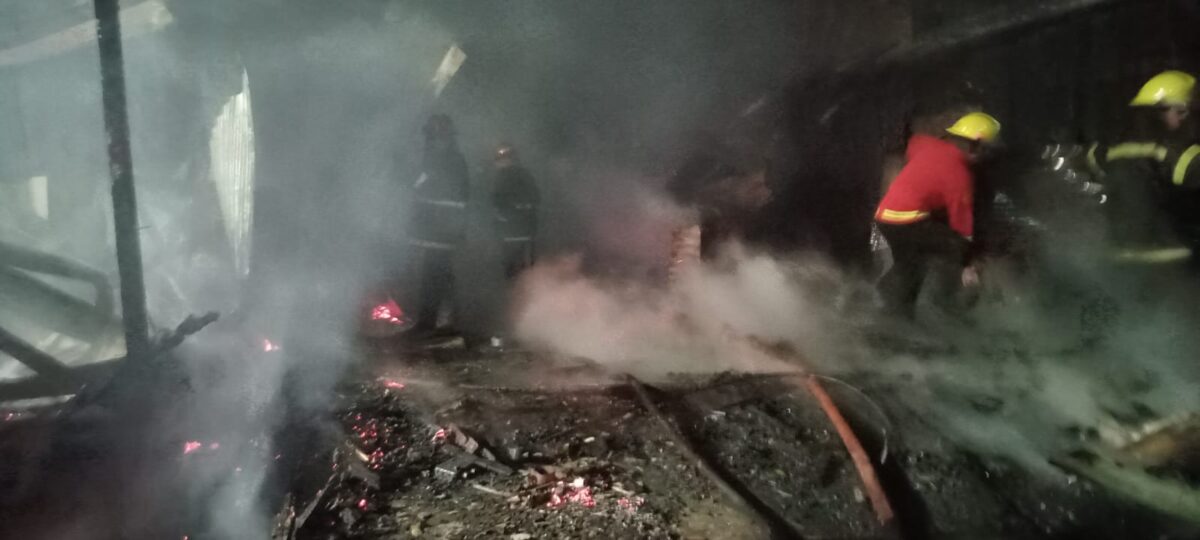 Un incendio causó importantes daños en una vivienda deshabitada de Posadas 3 6 - Un incendio causo importantes danos en una vivienda deshabitada de Posadas 3 - 5