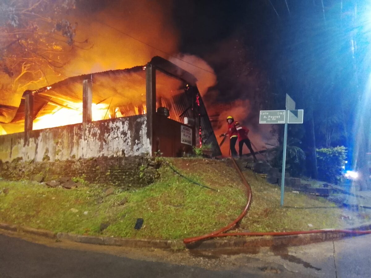 Un incendio causó importantes daños en una vivienda deshabitada de Posadas 2 4 - Un incendio causo importantes danos en una vivienda deshabitada de Posadas 4 - 3