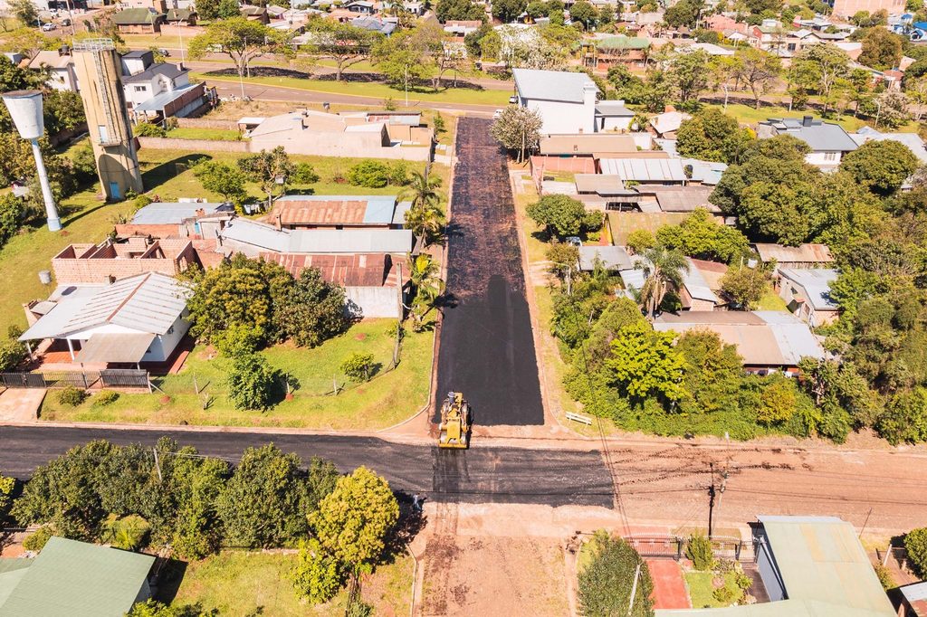 Alem suma nuevas cuadras de asfalto y avanza con obras en los barrios 1 2 - alem obras 2 - 1