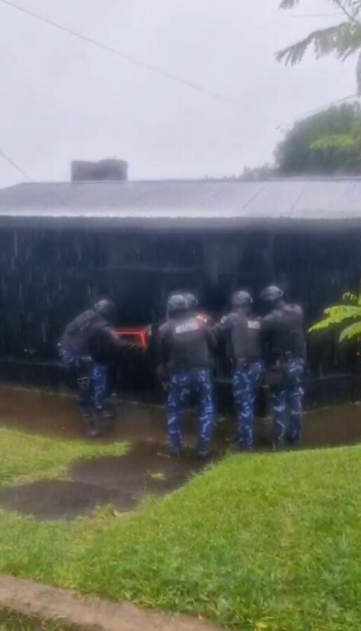 Allanamiento y una pareja detenida por agresiones y amenazas con armas en San Vicente 1 2 - allanamiento 1 - 1
