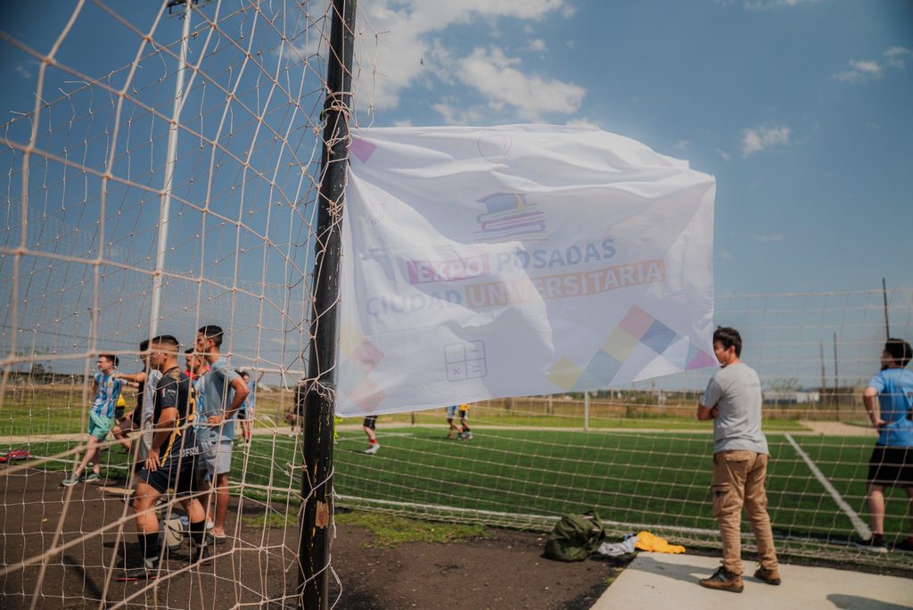 Costa Sur vive una jornada de deportes, música y actividades recreativas por el Día del Estudiante 7 14 - costa sur 1 - 13
