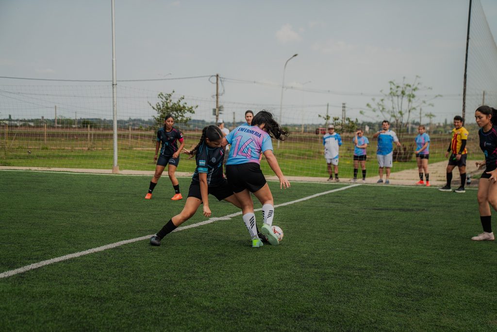 Costa Sur vive una jornada de deportes, música y actividades recreativas por el Día del Estudiante 1 2 - costa sur 4 - 1
