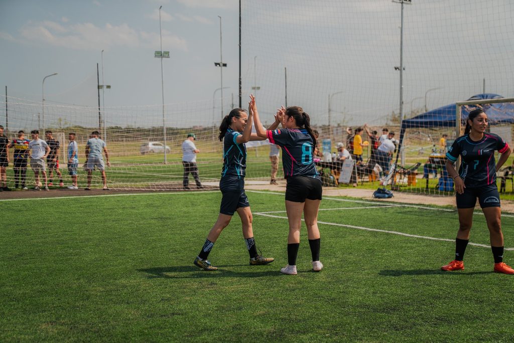 Costa Sur vive una jornada de deportes, música y actividades recreativas por el Día del Estudiante 6 12 - costa sur 9 - 11