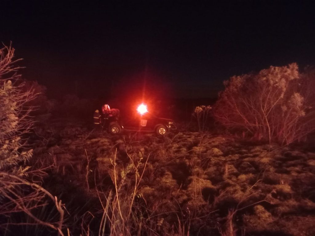 Bomberos trabajan para contener un incendio que ya afectó 25 hectáreas en la reserva federal Campo San Juan 2 4 - incendio 5 - 3