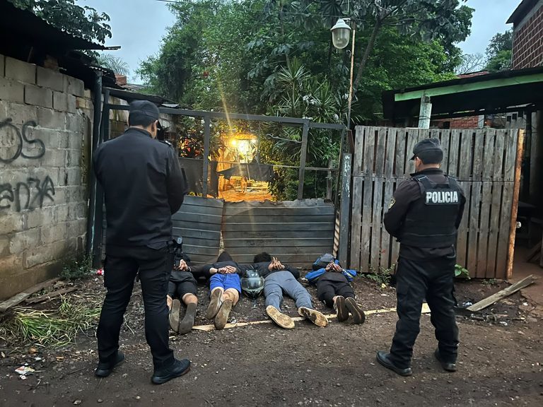 Masiva intervención policial en tres chacras de Posadas terminó con once detenidos y múltiples secuestros