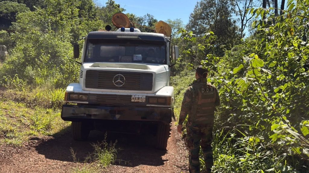 Detectaron aserrado de madera nativa y secuestraron un camión durante controles forestales en Misiones 3 6 - madera nativa 5 - 5