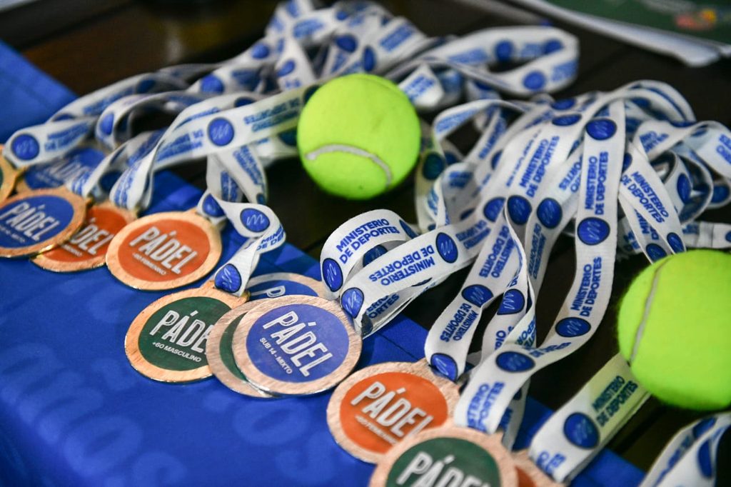 Misiones define en las finales provinciales de pádel a sus representantes para los Juegos Evita y de Adultos Mayores 3 6 - misiones padel 10 - 5