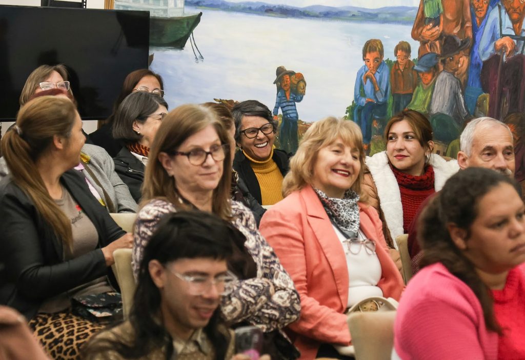 Passalacqua entregó vouchers a 45 bibliotecas populares de Misiones para la compra de nuevos libros 9 18 - passalacqua ayuda bibliotecas 10 - 17