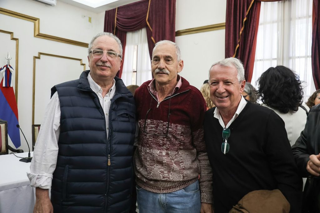 Passalacqua entregó vouchers a 45 bibliotecas populares de Misiones para la compra de nuevos libros 1 2 - passalacqua ayuda bibliotecas 2 - 1