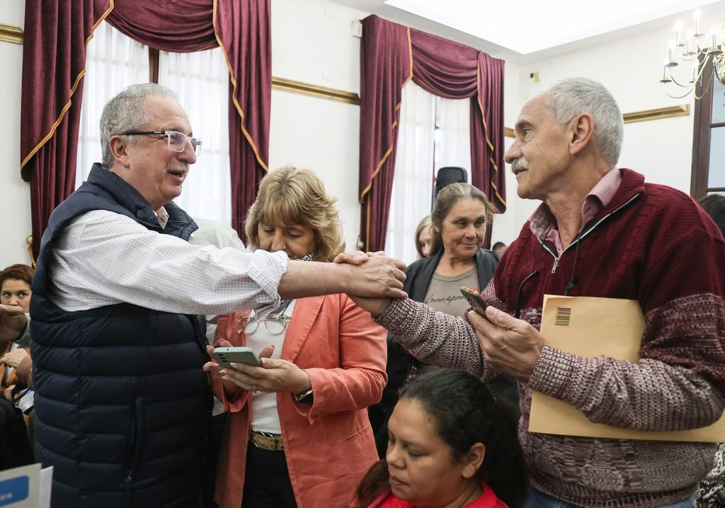 Passalacqua entregó vouchers a 45 bibliotecas populares de Misiones para la compra de nuevos libros 2 4 - passalacqua ayuda bibliotecas 3 - 3