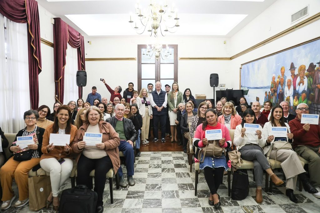 Passalacqua entregó vouchers a 45 bibliotecas populares de Misiones para la compra de nuevos libros 7 14 - passalacqua ayuda bibliotecas 8 - 13