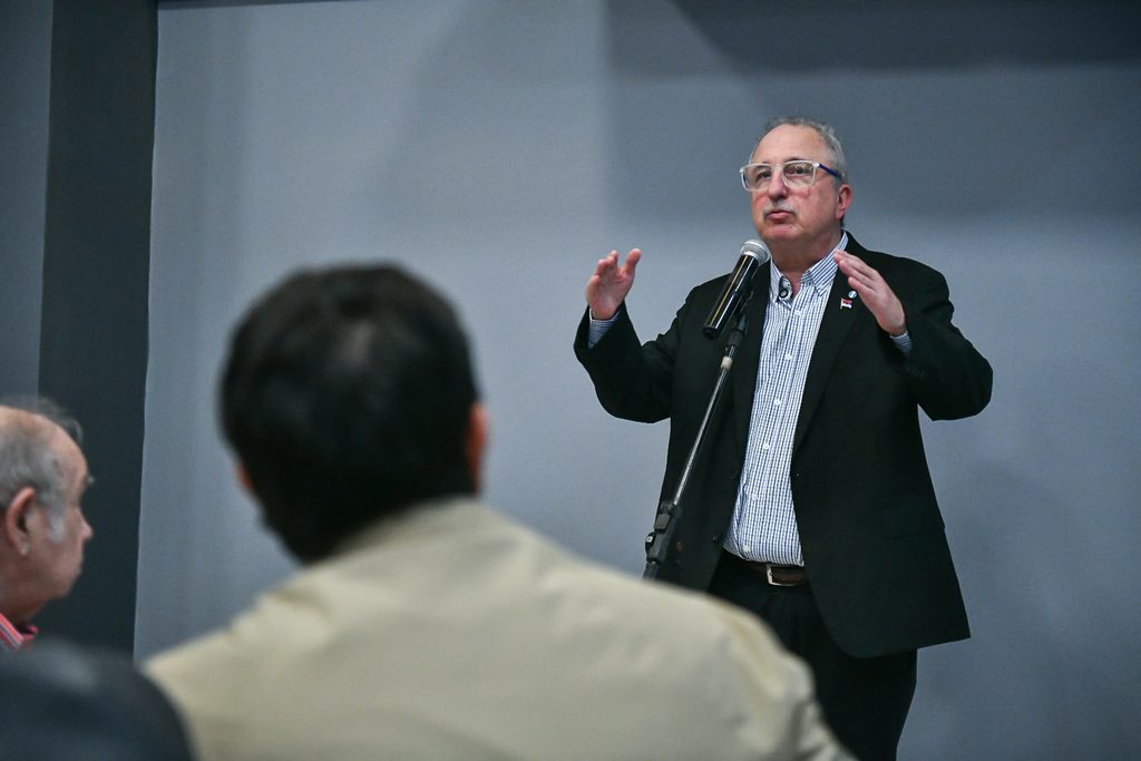 Passalacqua reunió a pastores de Misiones y destacó su tarea comunitaria: “Si no están ustedes, estamos en dificultades” 3 6 - passalacqua pastores 8 - 5