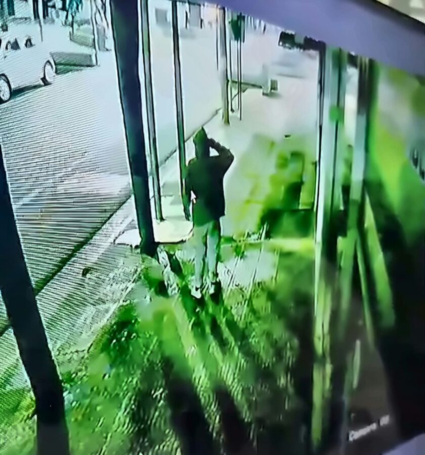 Cámaras identificaron el taxi usado tras una serie de robos en el centro de Posadas 2 4 - robos en posadas 2 - 3