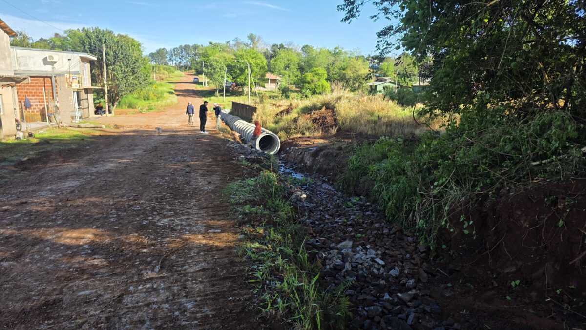 Alem avanza con obras de drenaje y colocó más de 100 tubos en Las Orquídeas 1 2 - Alem avanza con obras de drenaje y coloco mas de 100 tubos en Las Orquideas 2 - 1
