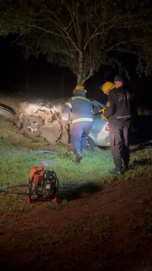 Un muerto, cinco heridos y un conductor demorado tras un choque frontal en San Martín 2 4 - Choque 2 - 3