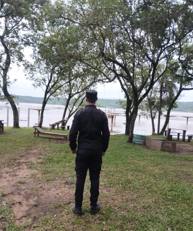 El río Paraná superó la cota de evacuación en Santa Ana y cortaron la ruta 103 1 2 - El rio Parana supero la cota de evacuacion en Santa Ana y cortaron la ruta 103 1 - 1