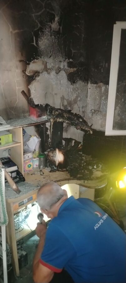 Encendio una vela y provoco un incendio en su vivienda en Puerto Iguazu 1 - 1
