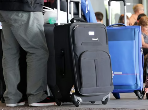 Turismo internacional: aumentaron las llegadas de extranjeros, pero Argentina cerró junio con saldo negativo 1 1 - Fin de semana largo: viajaron casi 1,5 millones de turistas, pero el gasto cayó un 2,2%