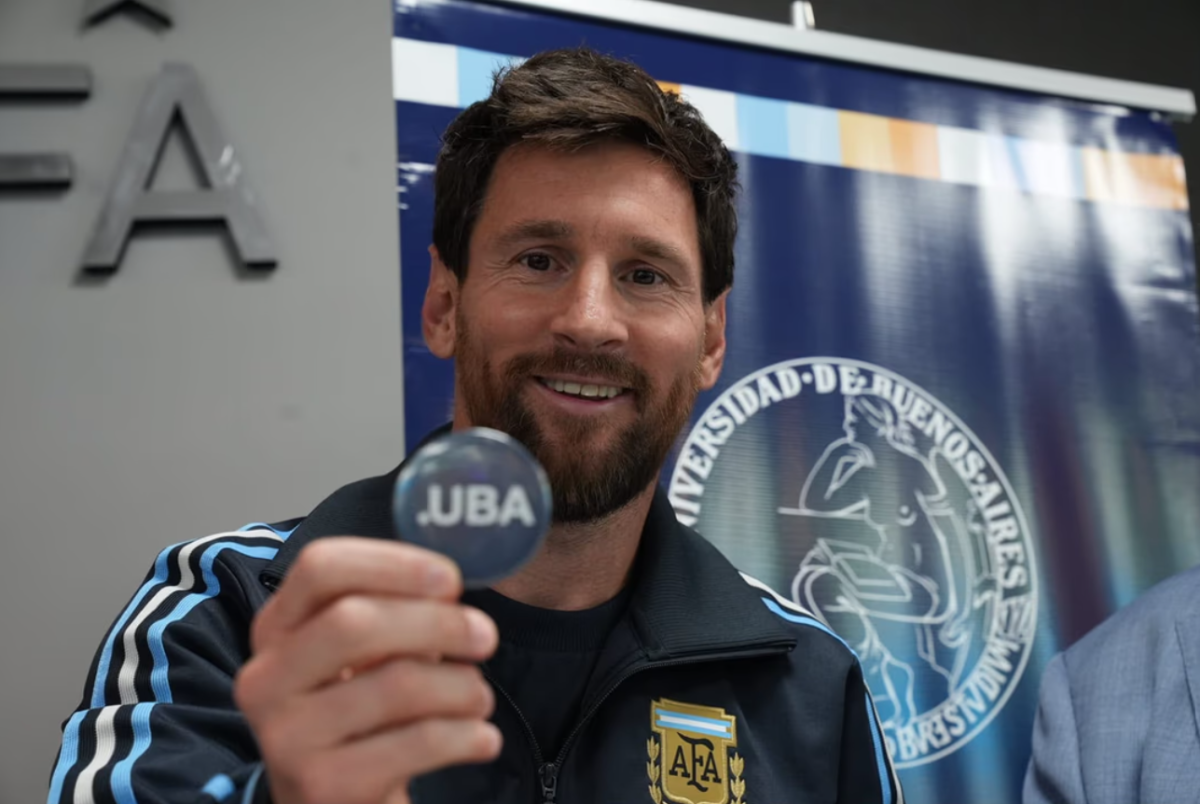 La UBA distinguió a Lionel Messi con el título de Doctor Honoris Causa 1 2 - La UBA distinguio a Lionel Messi con el titulo de Doctor Honoris Causa 2 - 1