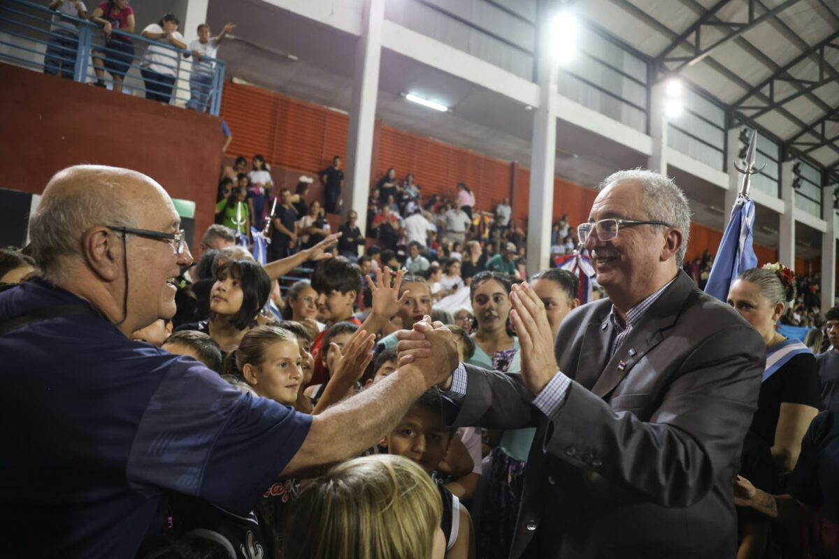 Passalacqua celebro los 65 anos de Aristobulo del Valle Que lo que venga por delante sea aun mejor 1 - 3
