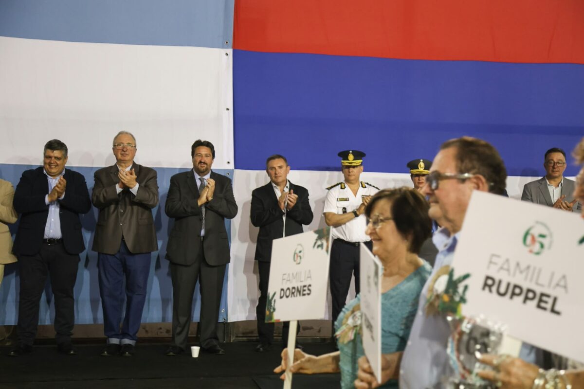 Passalacqua celebro los 65 anos de Aristobulo del Valle Que lo que venga por delante sea aun mejor 2 - 1