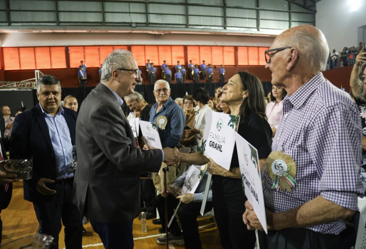 Passalacqua celebro los 65 anos de Aristobulo del Valle Que lo que venga por delante sea aun mejor 5 - 5