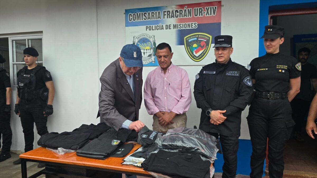 Passalacqua supervisó las obras en la Comisaría de Fracrán y entregó equipamiento policial 4 8 - Passalacqua superviso las obras en la Comisaria de Fracran y entrego equipamiento policial 1 - 7
