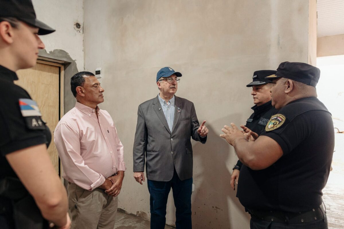 Passalacqua supervisó las obras en la Comisaría de Fracrán y entregó equipamiento policial 2 4 - Passalacqua superviso las obras en la Comisaria de Fracran y entrego equipamiento policial 5 - 3