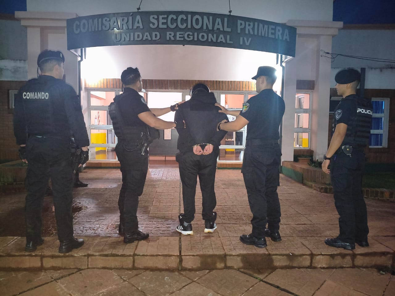 Se entregó el sospechoso de haber asesinado al joven hallado calcinado en Potrero Barrero, Posadas 1 2 - Se entrego el sospechoso de haber asesinado al joven hallado calcinado en Potrero Barrero Posadas - 1