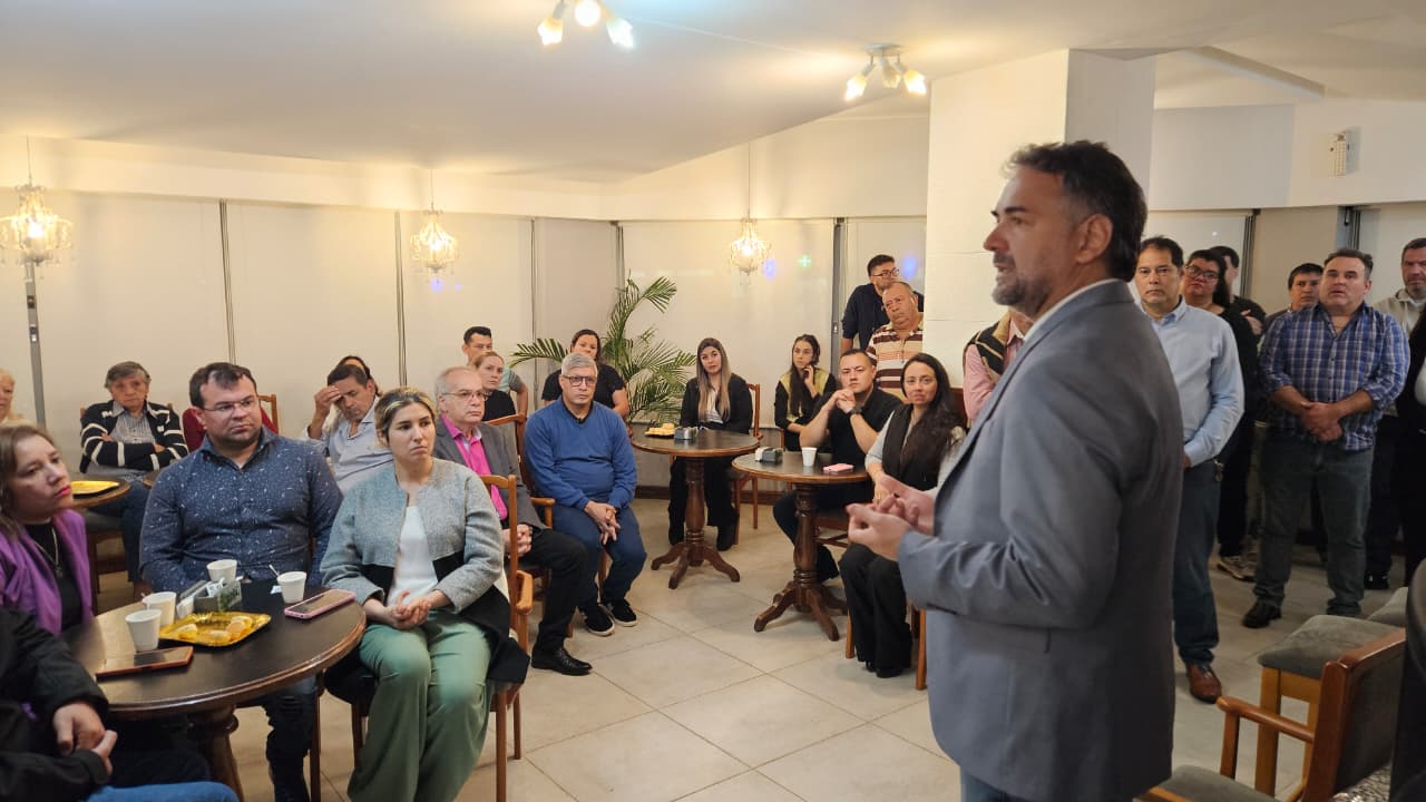 Toledo se reunio con empresarios y profesionales para analizar la economia de Posadas 2 - 1