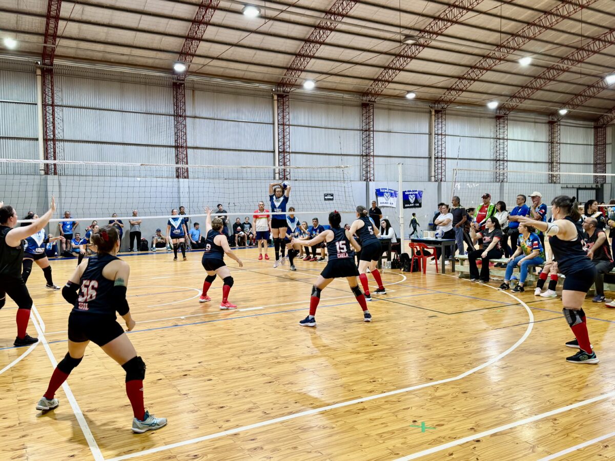El turismo deportivo impulsó la economía de Puerto Rico con un movimiento de $200 millones 12 24 - Un torneo sudamericano de Newcom genero un movimiento economico de 200 millones en Puerto Rico 3 - 23