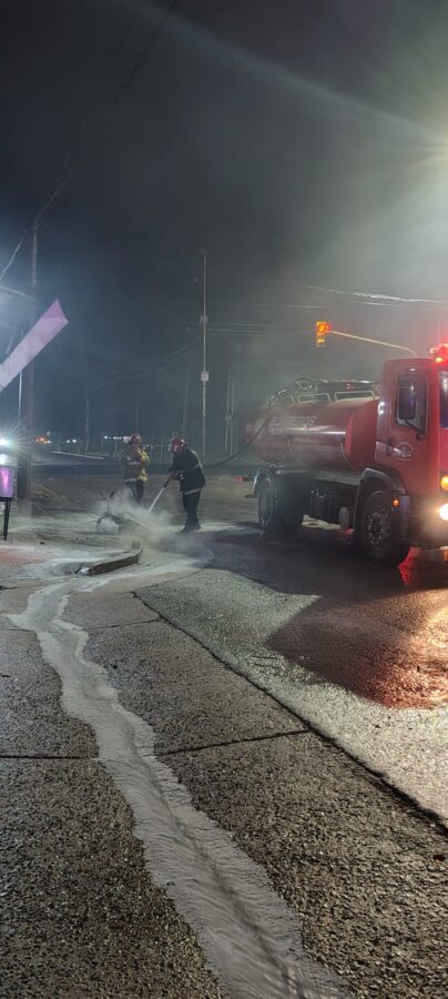 Una moto se incendió mientras circulaba por Posadas y su conductor sufrió quemaduras al intentar apagarla 2 4 - Una moto se incendio mientras circulaba por Posadas y su conductor sufrio quemaduras al intentar apagarla 3 - 3