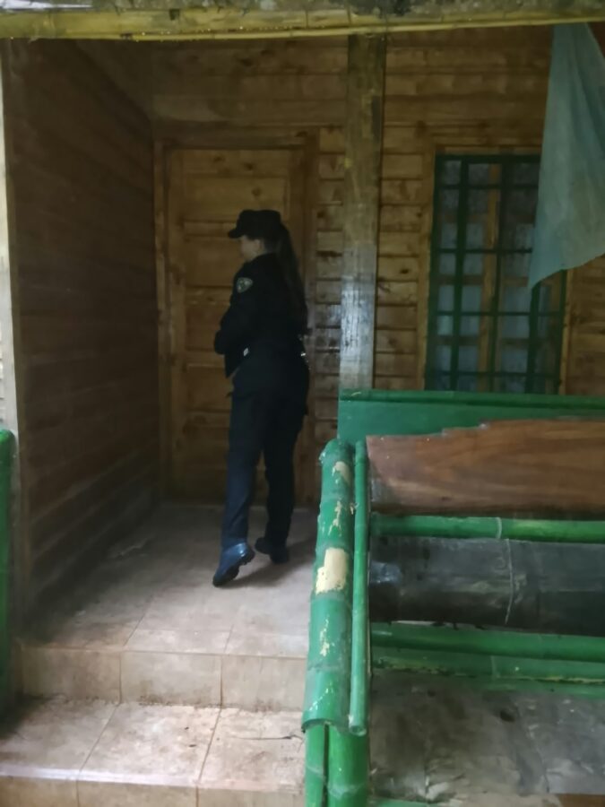 Una niña de 8 años habría sido abandonada por su madre en San Ignacio y quedó bajo resguardo policial 1 2 - Una nina de 8 anos habria sido abandonada por su madre en San Ignacio y quedo bajo resguardo policial 1 - 1