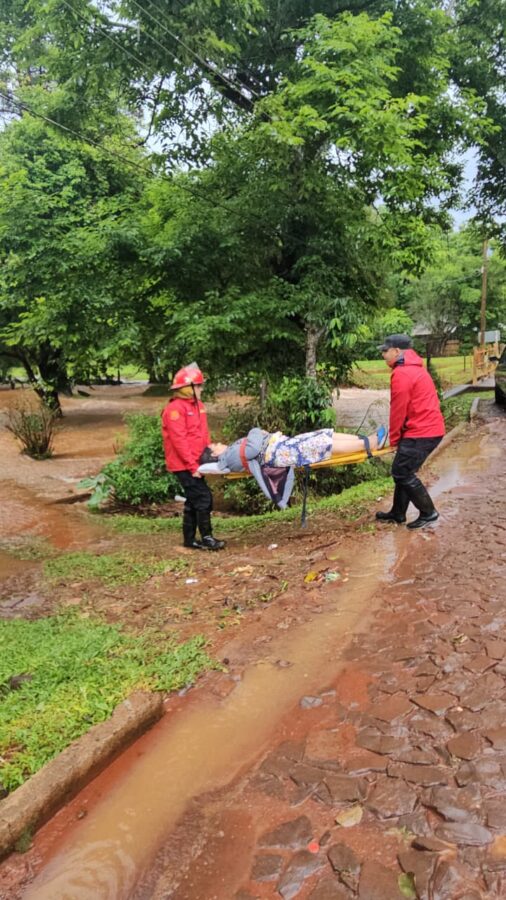 El temporal en Misiones ya dejó 66 viviendas afectadas, familias evacuadas y más rutas cortadas 2 4 - WhatsApp Image 2026 10 23 at 11.57.42 - 3