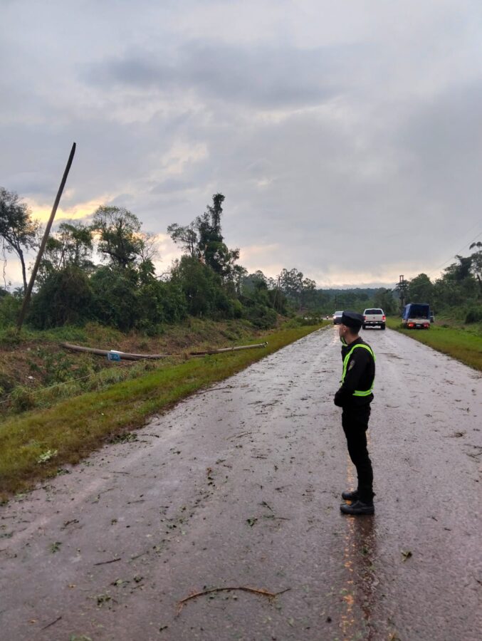 Un fuerte temporal con granizo y vientos intensos provocó destrozos en Andresito 3 6 - WhatsApp Image 2026 10 24 at 18.59.30 - 5